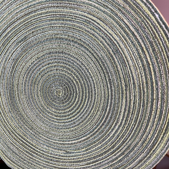 Green round place matt - Picture 3 of 4